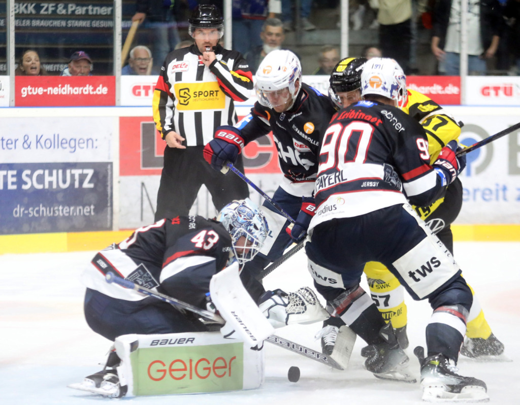 Die Towerstars dürfen sich am Wochenende auf vehement geführte Zweikämpfe einstellen. Bild: Kim Enderle