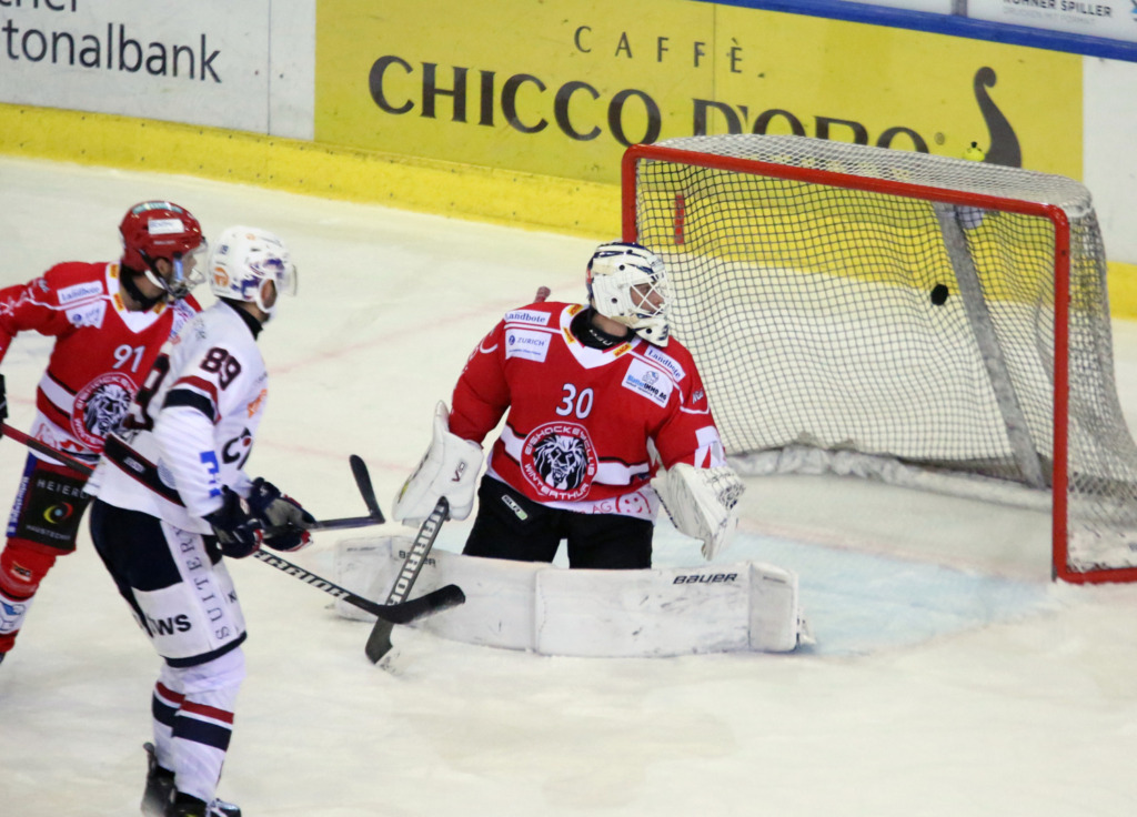 Hier verkürzten die Towerstars durch Lukas Mühlbauer auf 5:3. Bild: F.Enderle